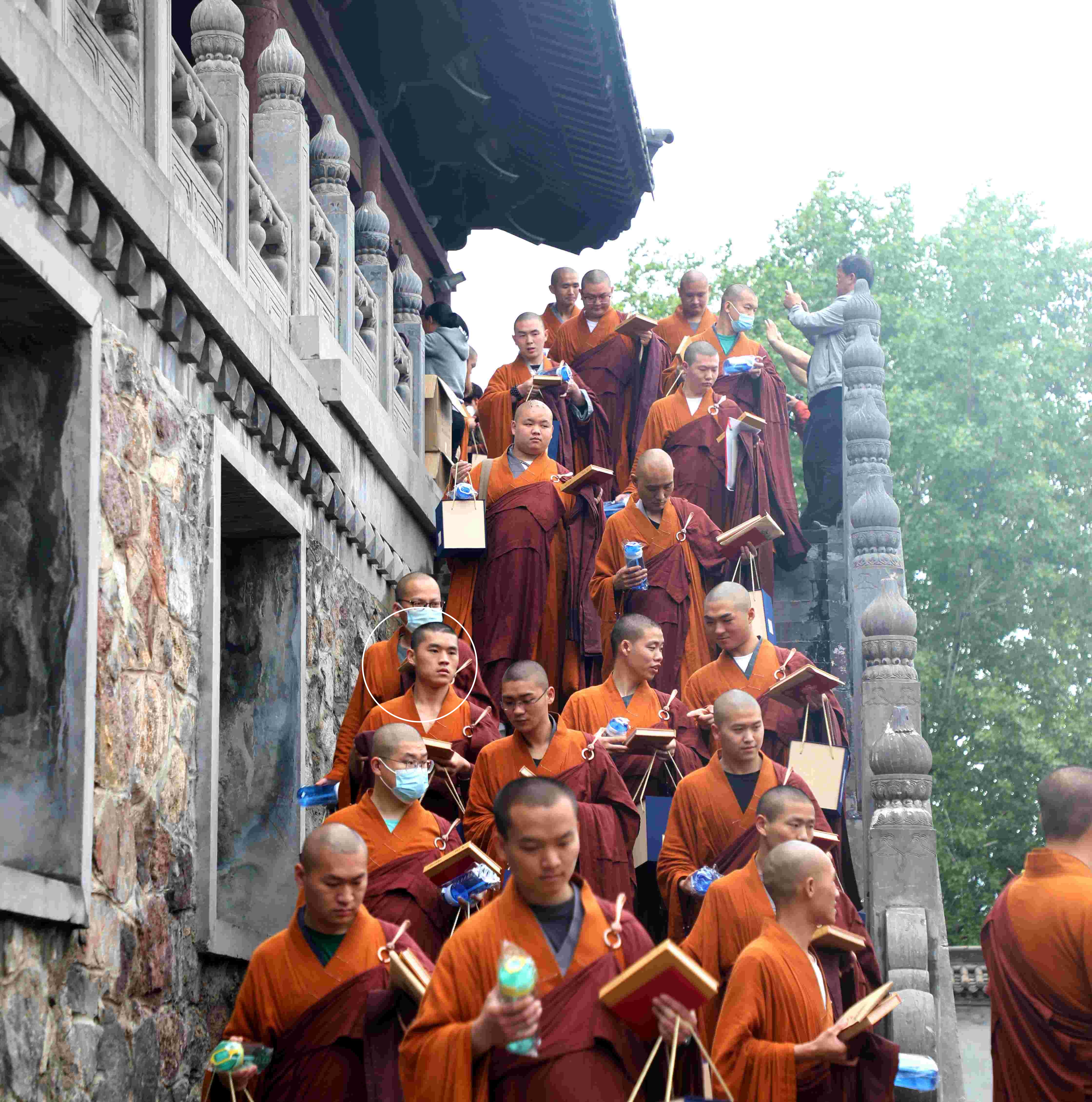 【上車】中國《人妻偷吃少林武僧》 上酒店「研究佛法」少林寺：永久除名！