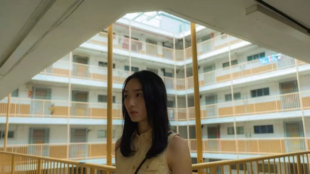 【上車】香港公屋《港女公寓樓梯自摸》１４秒影片流出！神秘右手突然奶襲！