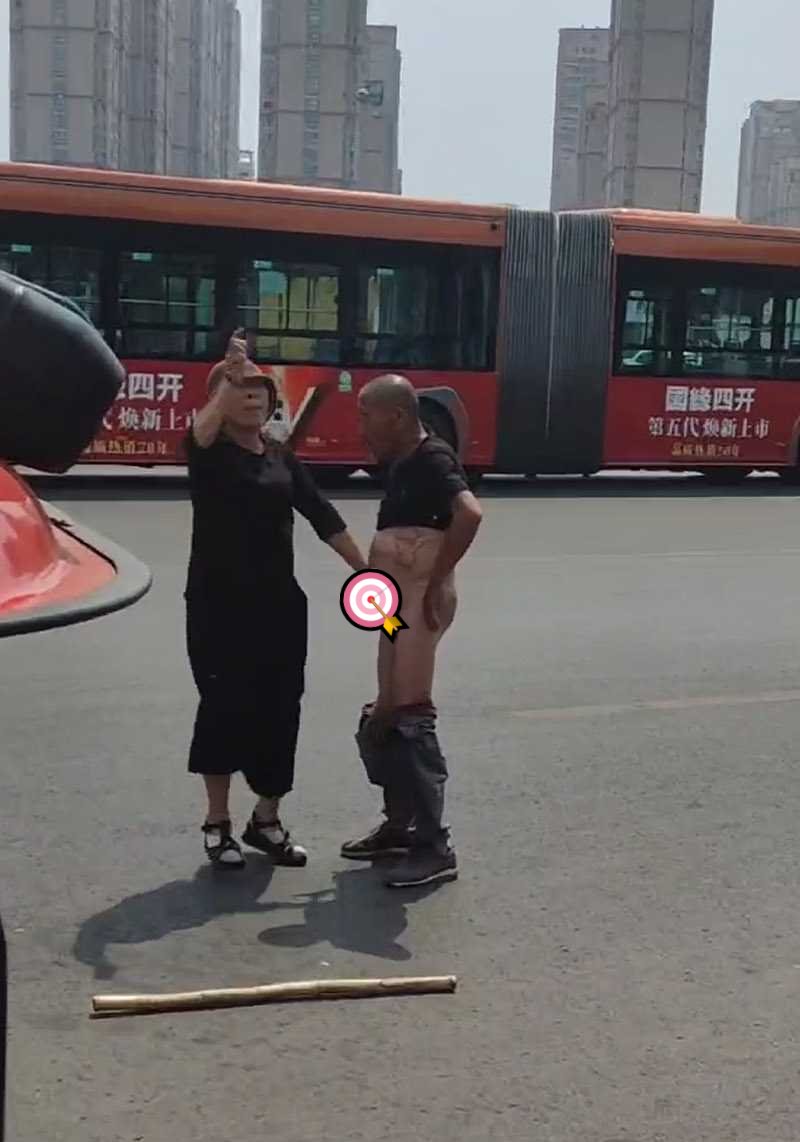 【上車】中國《露鳥阿伯vs抓鳥大媽》影片流出！阿桑果然最強生物！