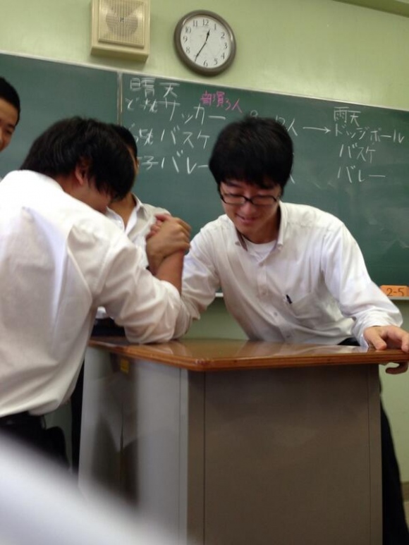 日本老師被爆拍AV《白天教數學晚上健康教育》大橋未久都被他上過！