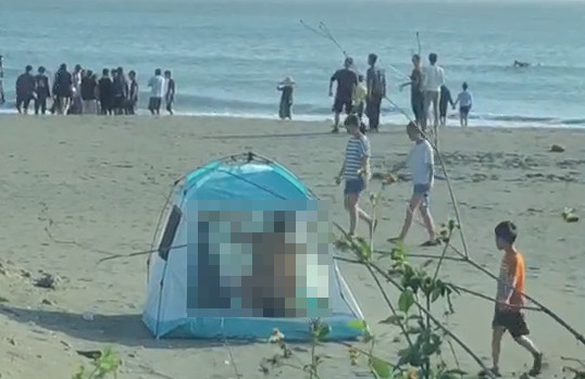 【影片】台南安平漁光島海灘「帳篷四腳獸」瘋傳！小弟弟路過當場看傻：求陰影面積！