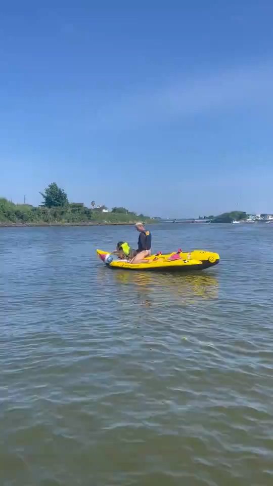 【上車】海上活春宮《男女香蕉船啪啪啪》影片流出！狂頂爽到仰起頭！