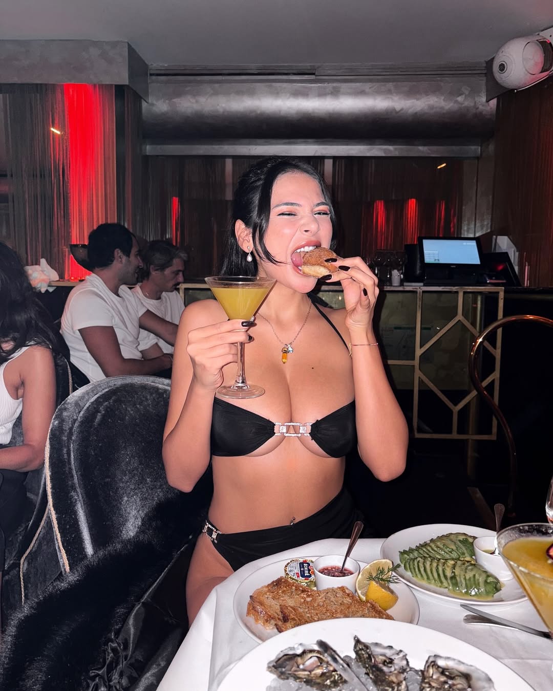 土耳其創作者 Merve Taskin 的時尚穿搭照