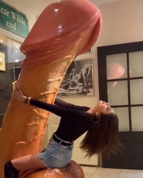 土耳其創作者 Merve Taskin 的阿姆斯特丹情色博物館事件照片