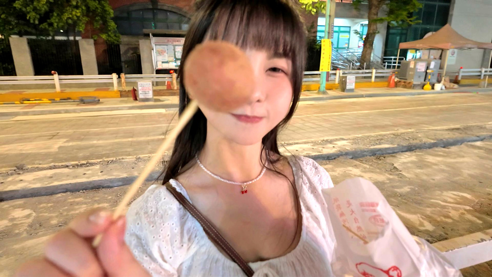 台灣女優 Tiny 胎尼 與東雲怜彌旅館拍攝畫面