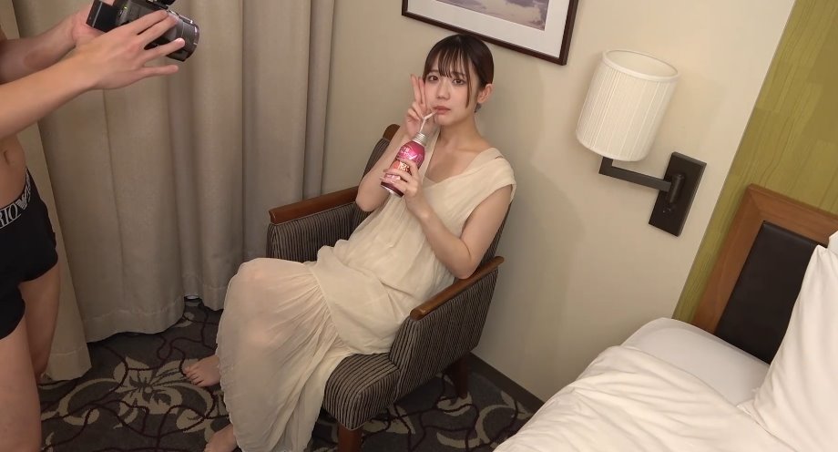 女主角白皙身材特寫 – 反差女教師無碼片
