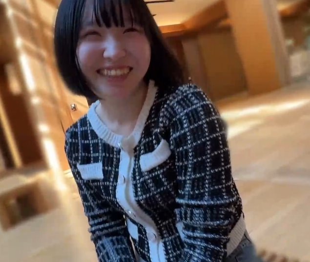 短髮大學生迷人魅力與笑容