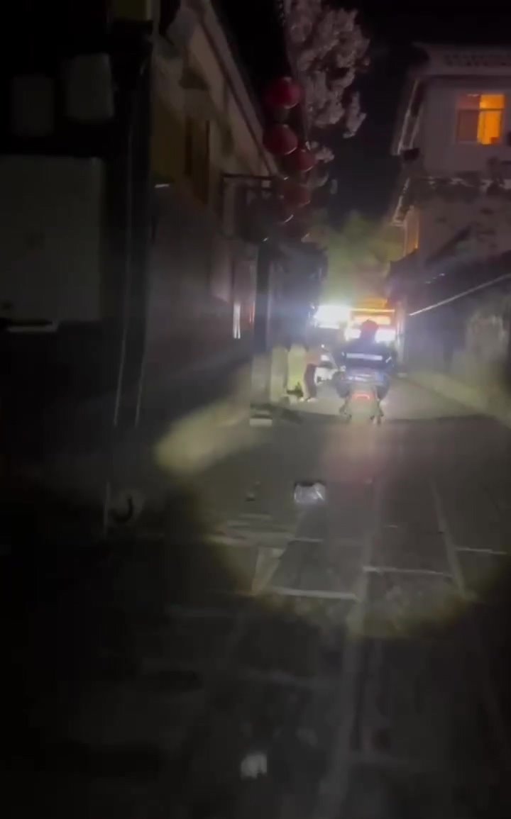 青州古城小巷親密行為曝光現場