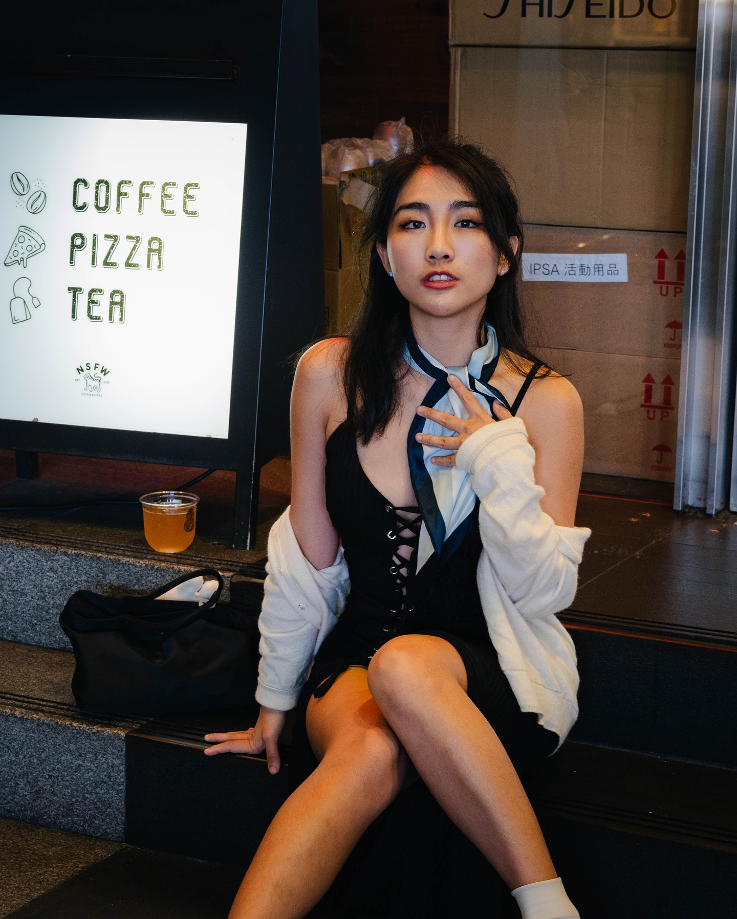 Bunnybrownie 嘿尼在香港旺角拍攝掀裙影片