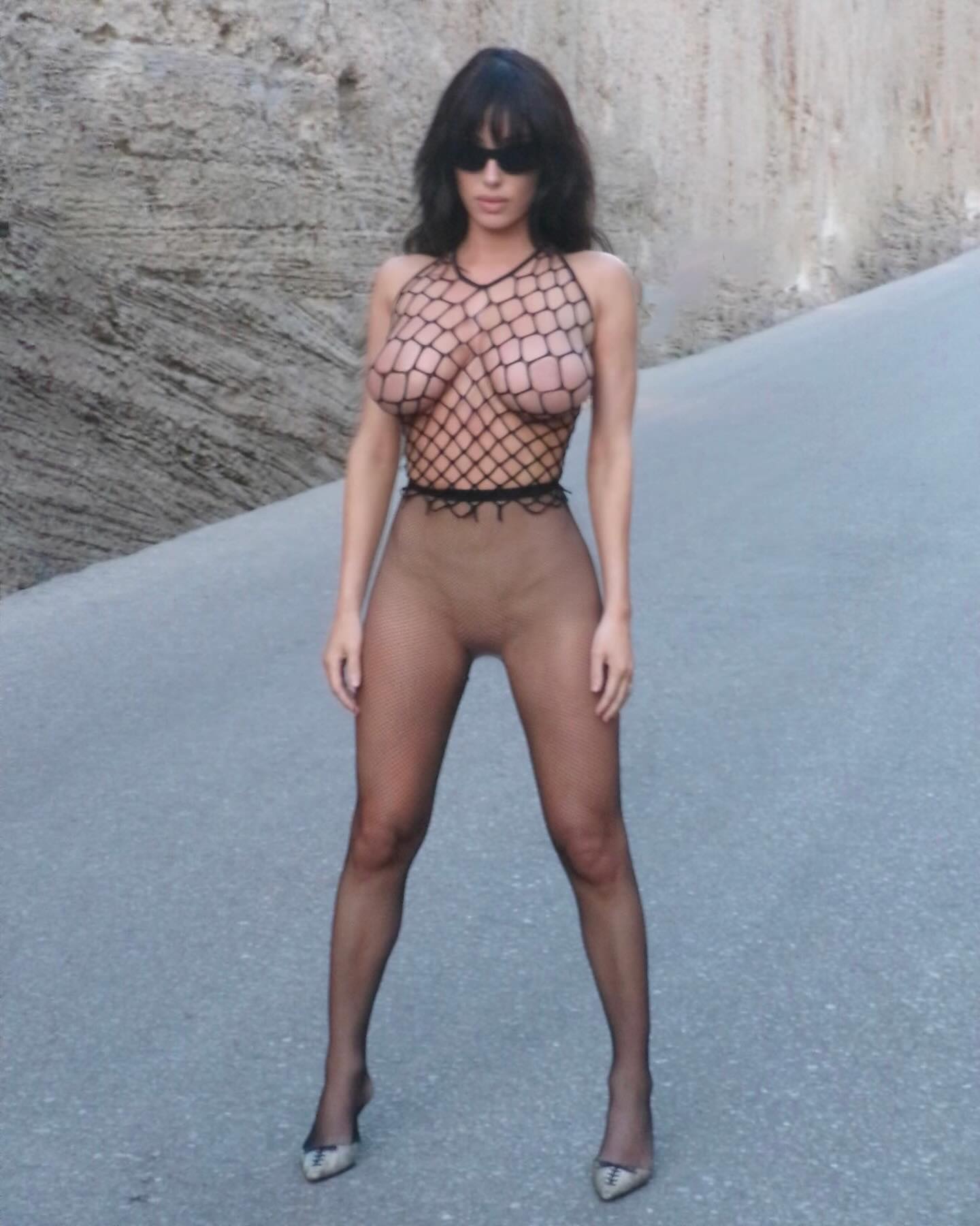 Bianca Censori 的全裸邊緣造型照
