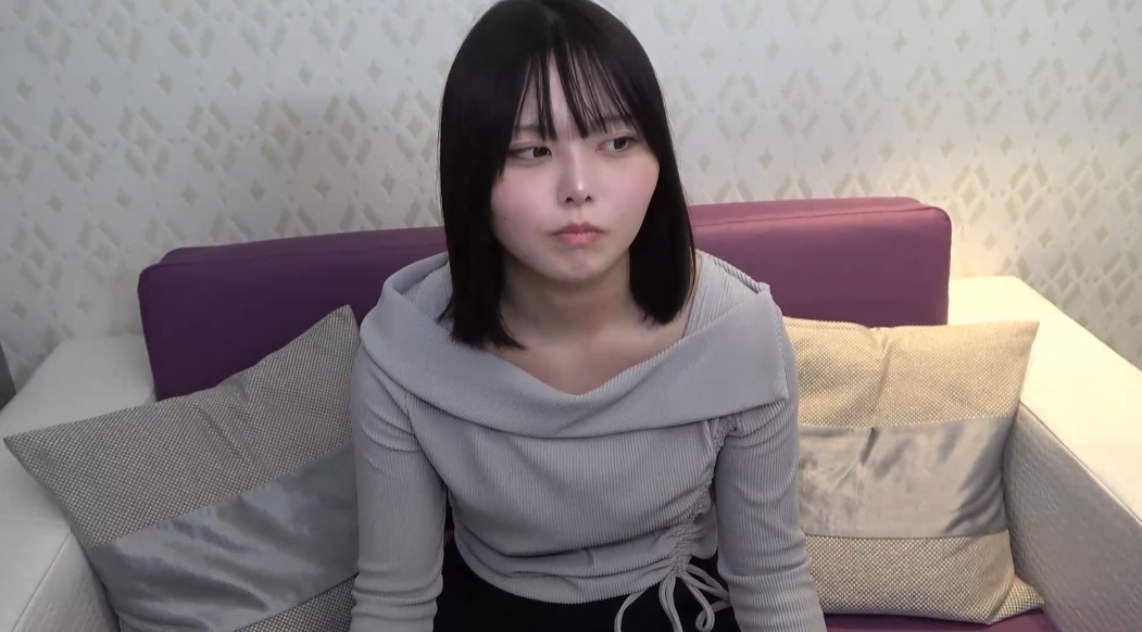 19歲D奶妹白皙皮膚特寫