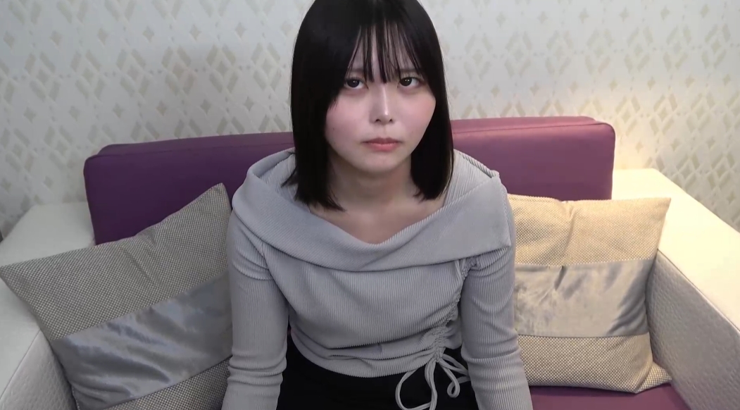 19歲D奶妹可愛年輕面容