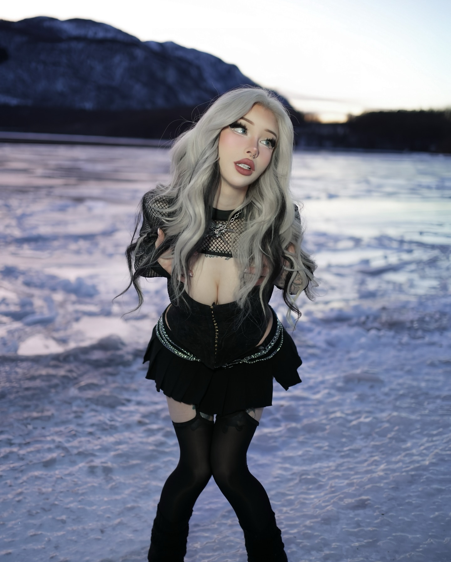 北歐辣妹網紅 Sine Madelen OnlyFans 自拍流出重現二次元情色感